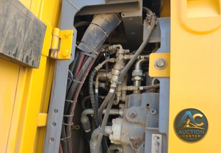 2017 John Deere 245G LC  excavator