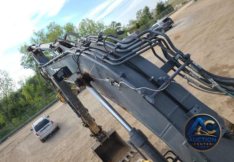 2017 John Deere 245G LC  excavator