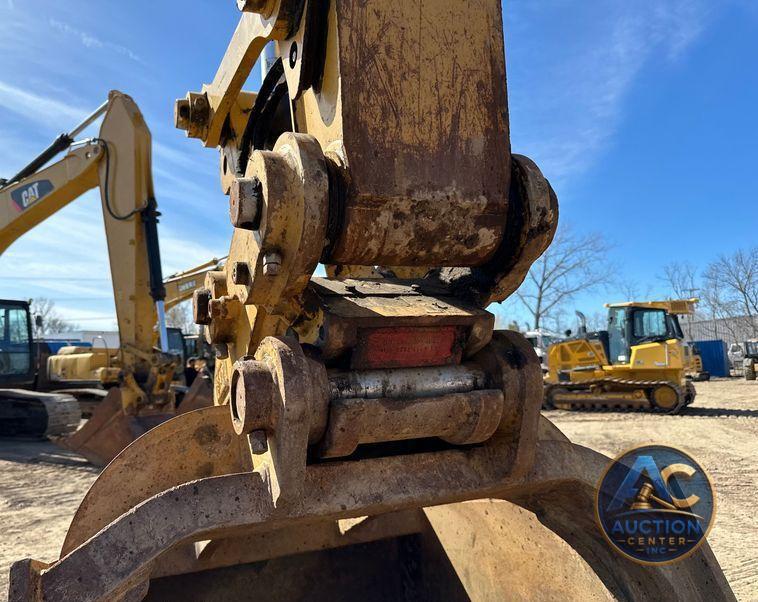 2019 Caterpillar 320 excavator