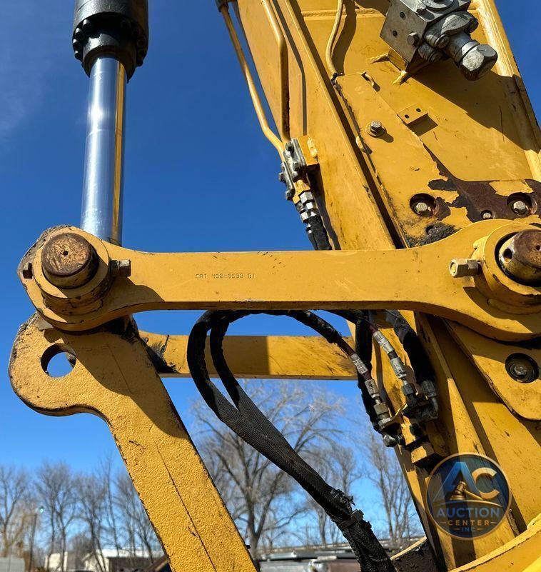 2019 Caterpillar 320 excavator