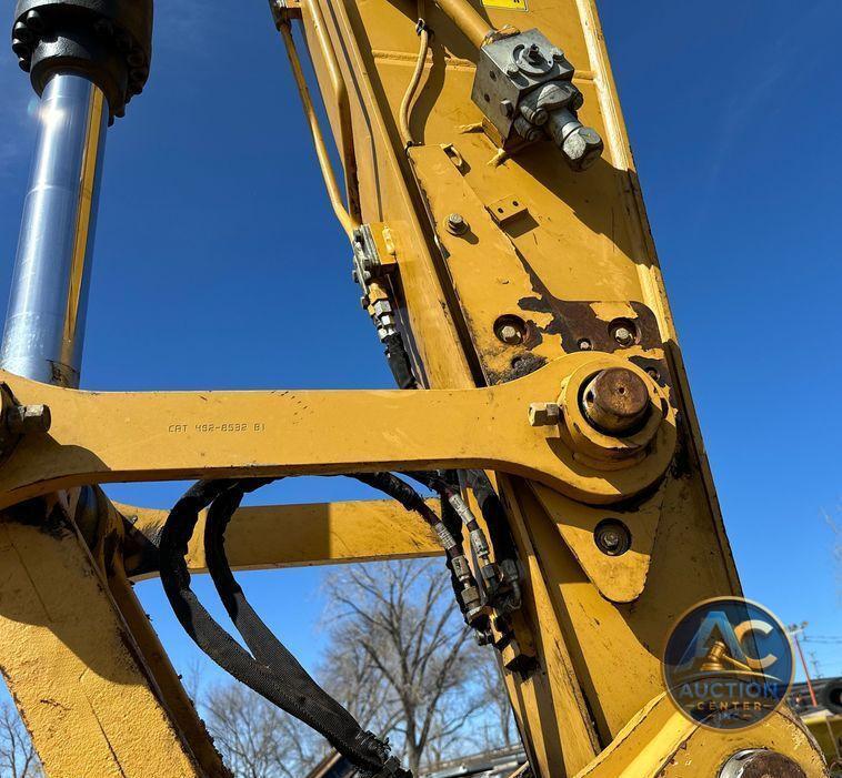 2019 Caterpillar 320 excavator