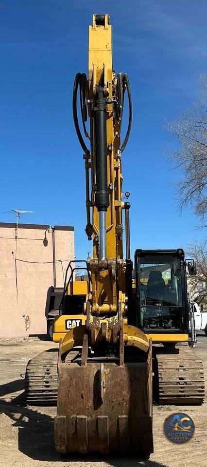 2019 Caterpillar 320 excavator