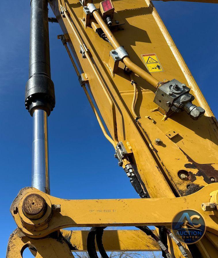 2019 Caterpillar 320 excavator
