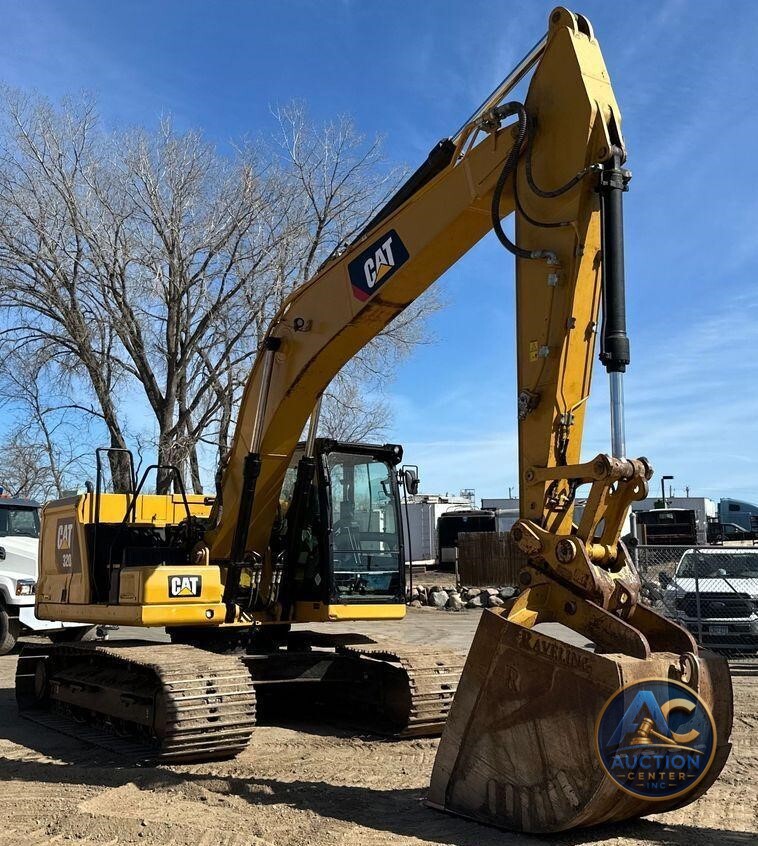 2019 Caterpillar 320 excavator