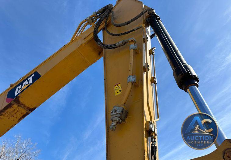 2019 Caterpillar 320 excavator