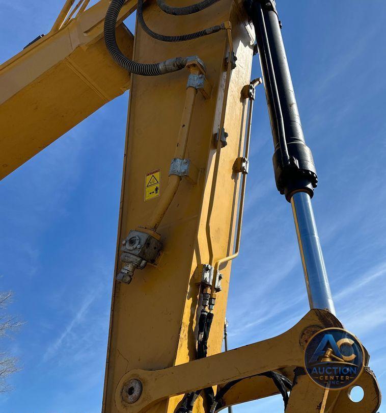 2019 Caterpillar 320 excavator