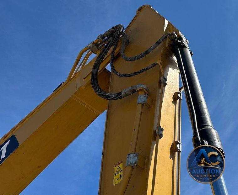 2019 Caterpillar 320 excavator