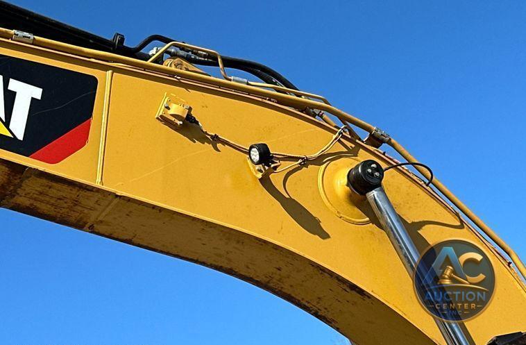 2019 Caterpillar 320 excavator