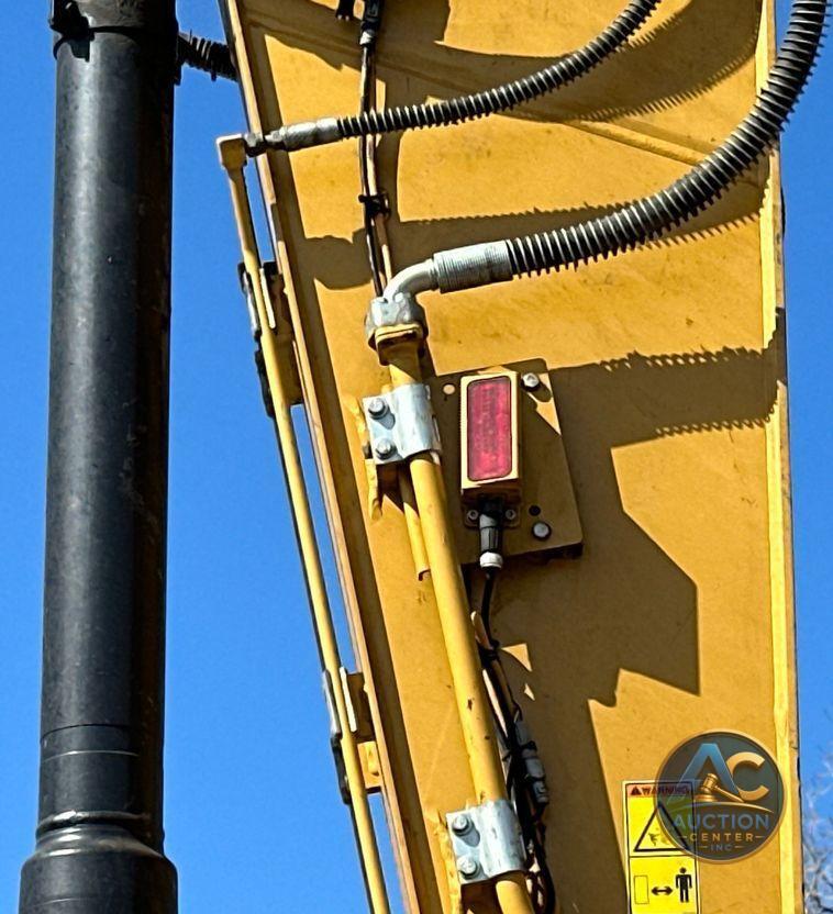 2019 Caterpillar 320 excavator