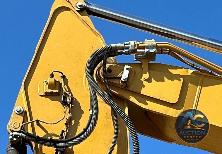 2019 Caterpillar 320 excavator