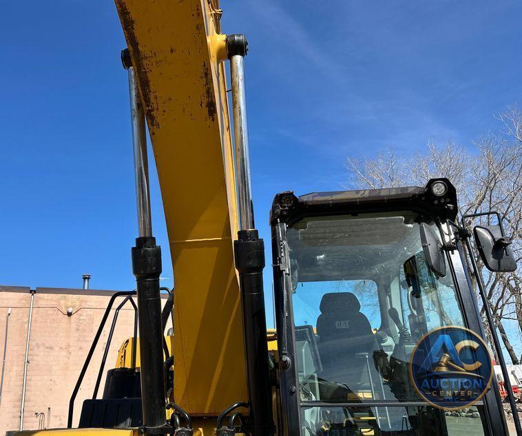 2019 Caterpillar 320 excavator