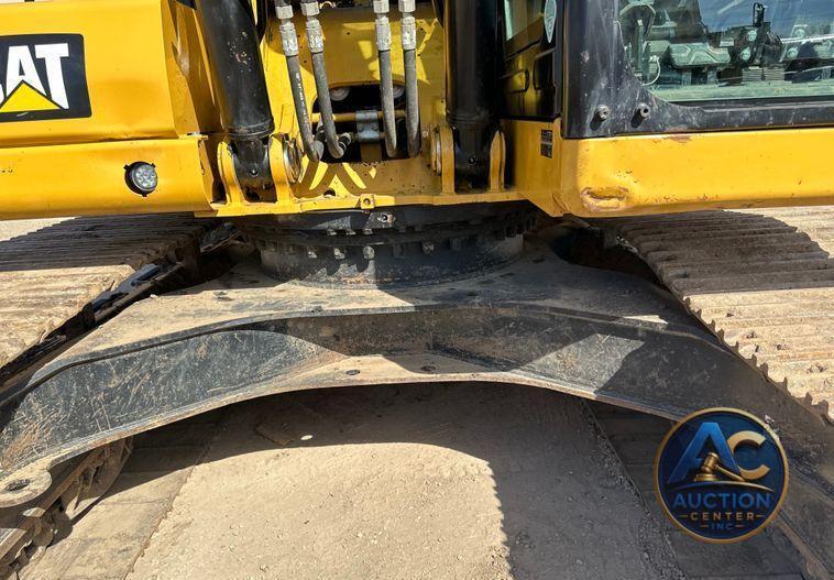 2019 Caterpillar 320 excavator