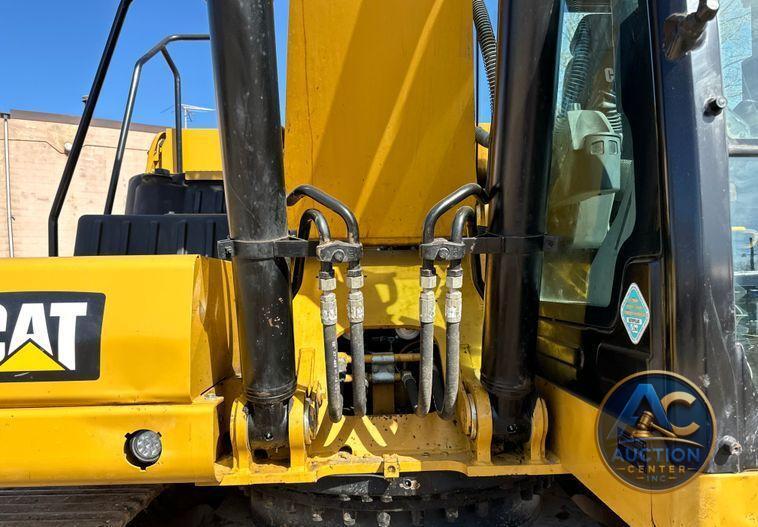 2019 Caterpillar 320 excavator