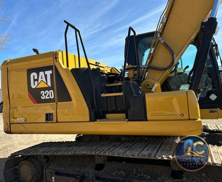 2019 Caterpillar 320 excavator