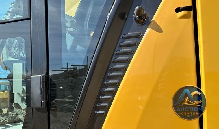 2019 Caterpillar 320 excavator