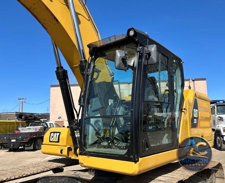2019 Caterpillar 320 excavator