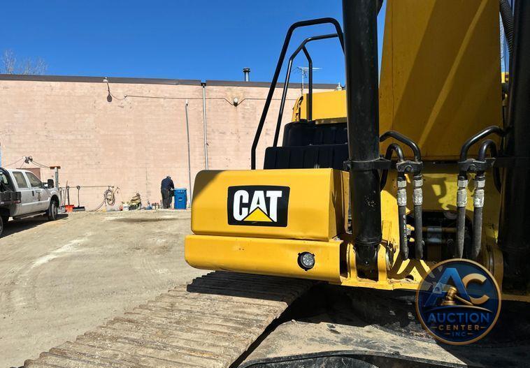 2019 Caterpillar 320 excavator