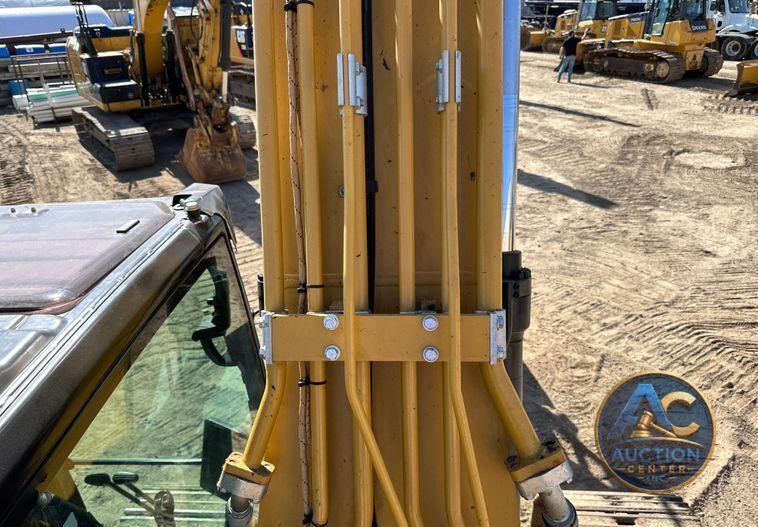 2019 Caterpillar 320 excavator