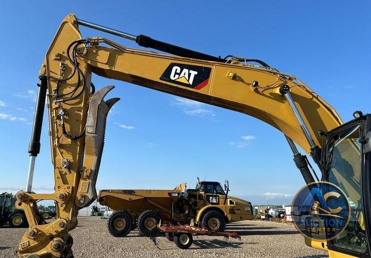 2018 Caterpillar  323 excavator