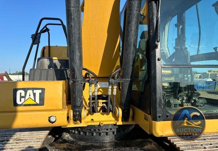 2018 Caterpillar  323 excavator
