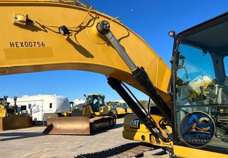 2018 Caterpillar 320  excavator