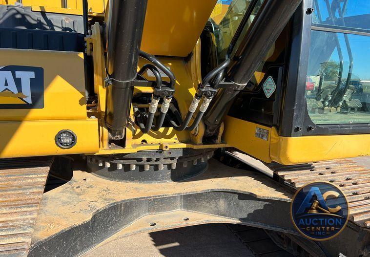 2018 Caterpillar 320  excavator