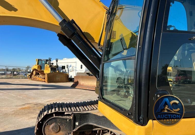 2018 Caterpillar 320  excavator