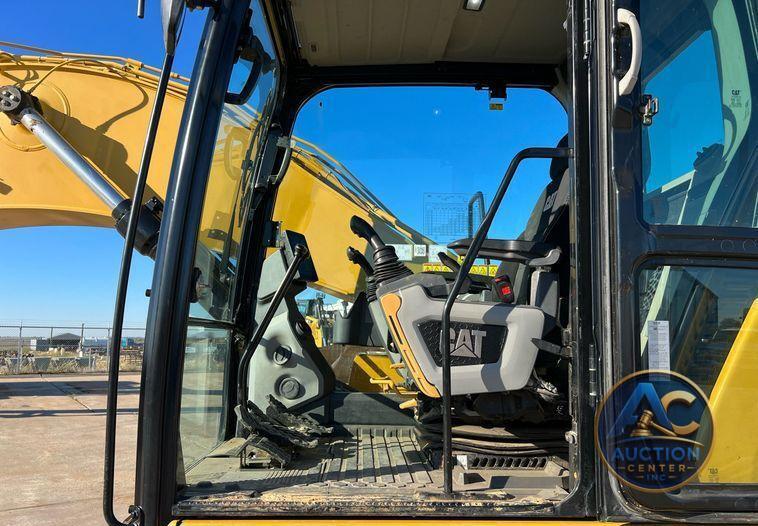 2018 Caterpillar 320  excavator