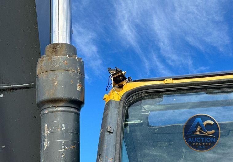 2015 John Deere 250G LC excavator