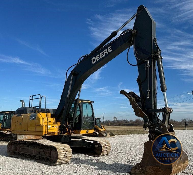 2015 John Deere 250G LC excavator
