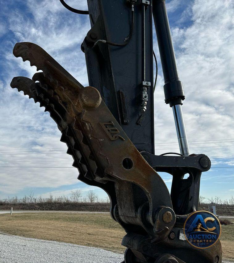 2015 John Deere 250G LC excavator