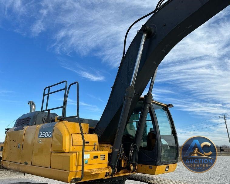 2015 John Deere 250G LC excavator