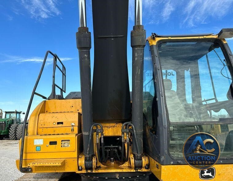 2015 John Deere 250G LC excavator