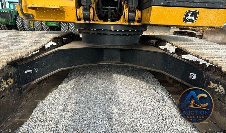 2015 John Deere 250G LC excavator
