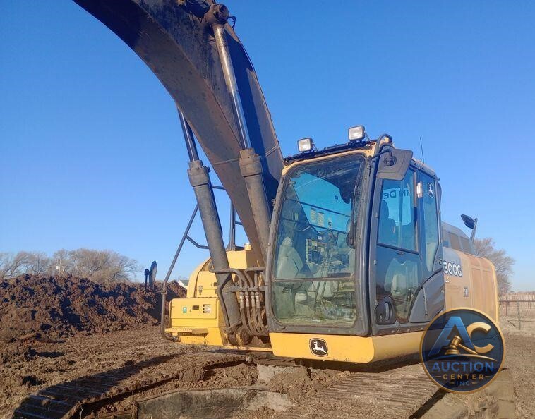 2016 John Deere 300G excavator