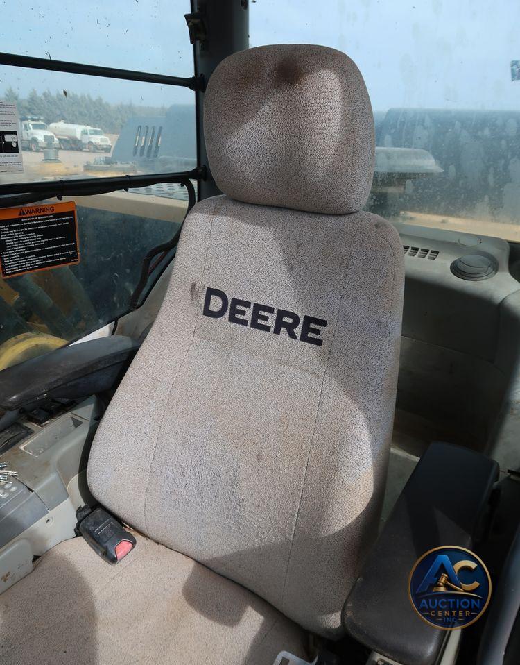 2015 John Deere 210G LC  excavator