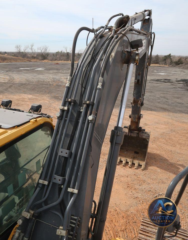 2015 John Deere 210G LC  excavator