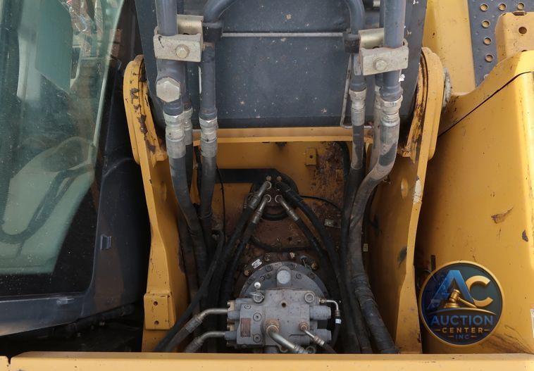 2015 John Deere 210G LC  excavator