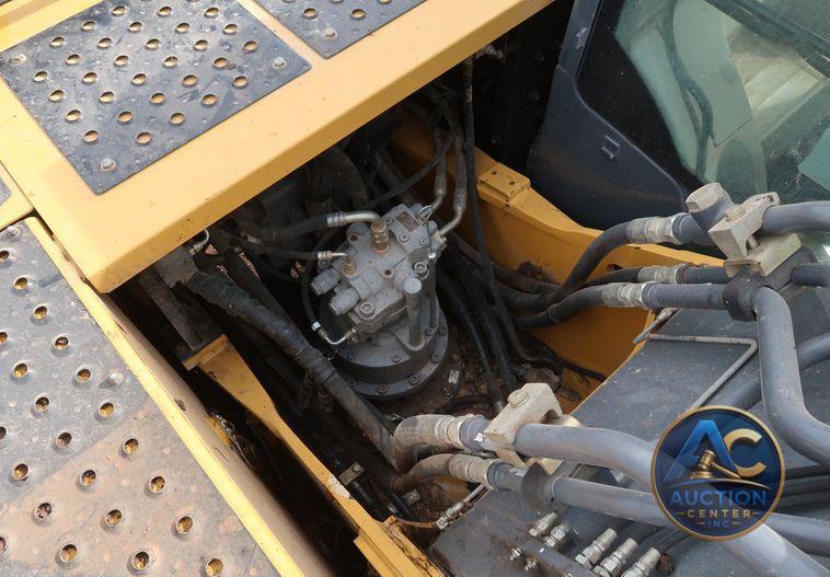 2015 John Deere 210G LC  excavator
