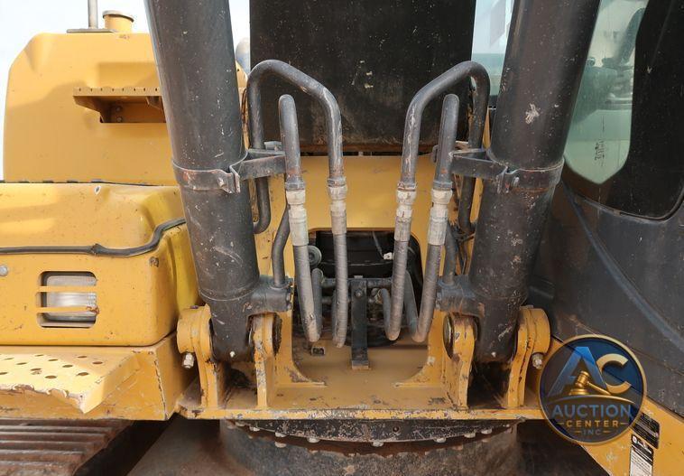 2015 John Deere 210G LC  excavator