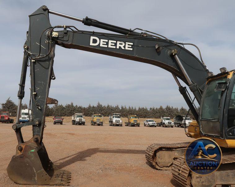 2015 John Deere 210G LC  excavator