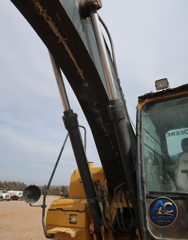 2015 John Deere 210G LC  excavator