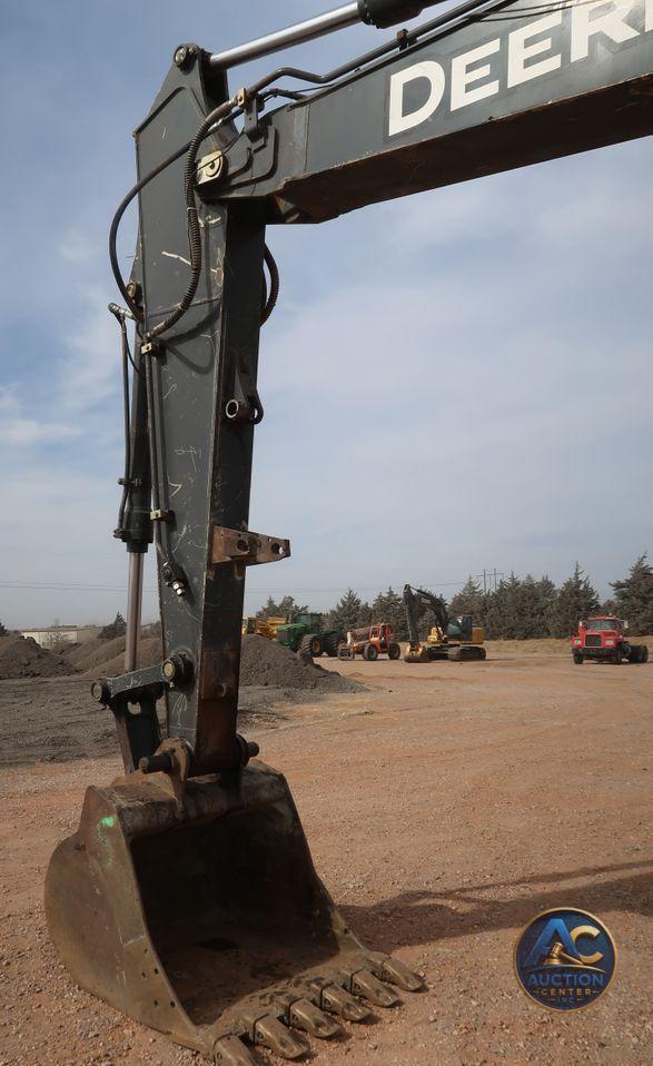 2015 John Deere 210G LC  excavator