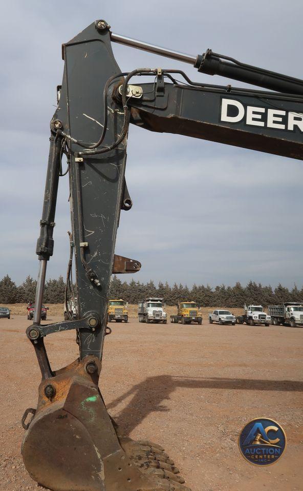 2015 John Deere 210G LC  excavator