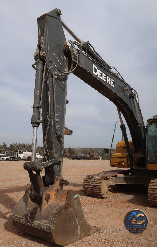 2015 John Deere 210G LC  excavator