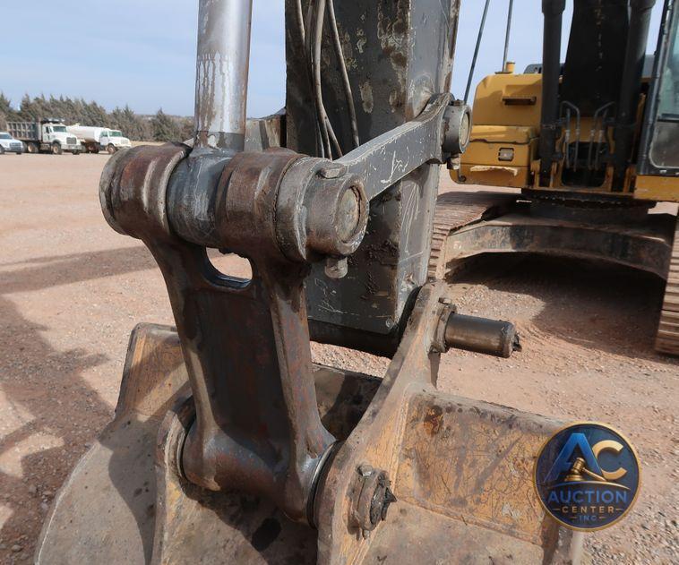 2015 John Deere 210G LC  excavator