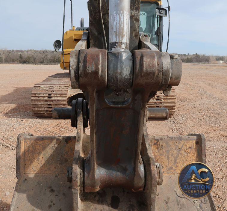 2015 John Deere 210G LC  excavator