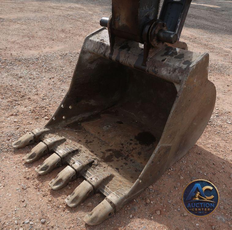 2015 John Deere 210G LC  excavator