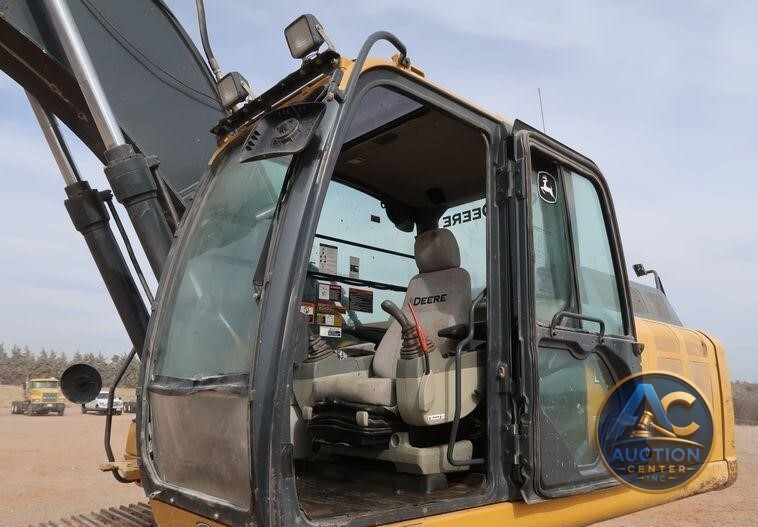 2015 John Deere 210G LC  excavator