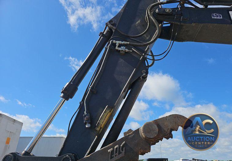 2018 John Deere  245G LC excavator